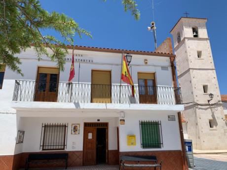 Fuentelespino no renuncia a sus fiestas e instalará dos pantallas en la plaza para seguir los actos religiosos más importantes