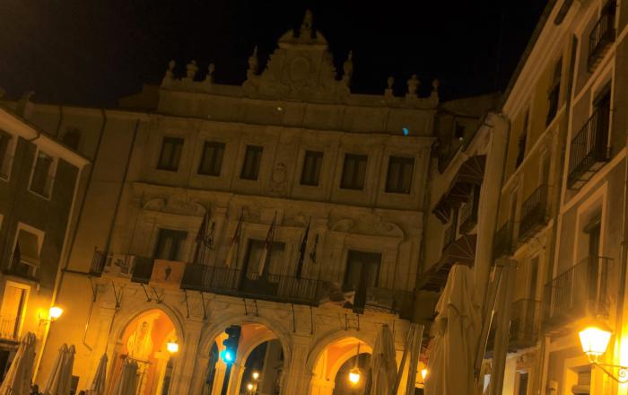 Las Hoces, las Casas Colgadas, Mangana y el Ayuntamiento se quedan sin luz durante una hora por La Hora del Planeta