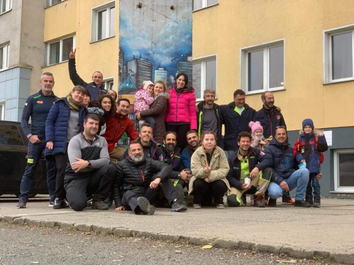Los 42 refugiados ucranianos que han venido con los bomberos de la Diputación ya están a salvo en nuestro país