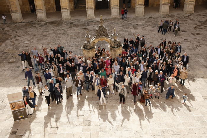 Cerca de ciento cincuenta personas se acercaron al Monasterio de Uclés a brindar con vinos D.O. Uclés