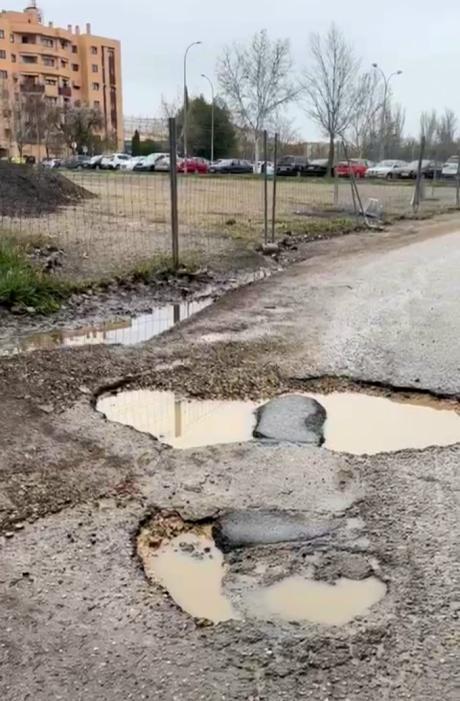 El GMP urge actuaciones de asfaltado, conservación, iluminación y seguridad peatonal entre la bajada de Cáritas y la zona del mercadillo