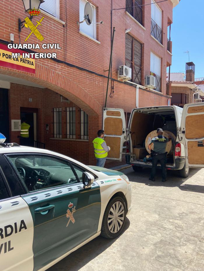 La Guardia Civil logra interceptar a dos personas que acababan de sustraer más de 10.500 euros en cobre en Novés