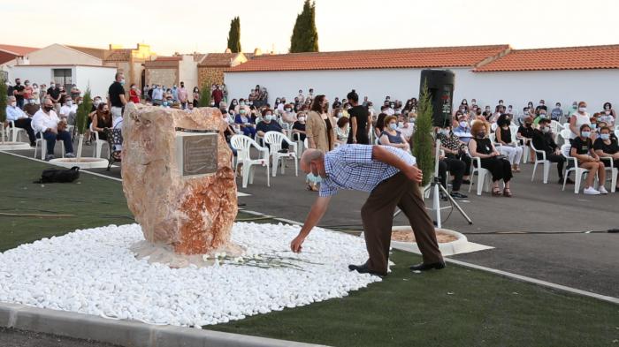 Mota del Cuervo rinde tributo a los fallecidos por la covid-19 y a sus profesionales