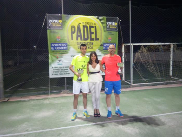 El Torneo de Pádel Santa Teresa de Villanueva de la Jara afrontó su quinta edición con la participación de 23 parejas