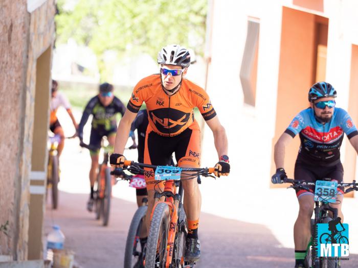 Xavier Calaf y Marta Rosillo se imponen en la IX marcha MTB Santa Cruz de Moya