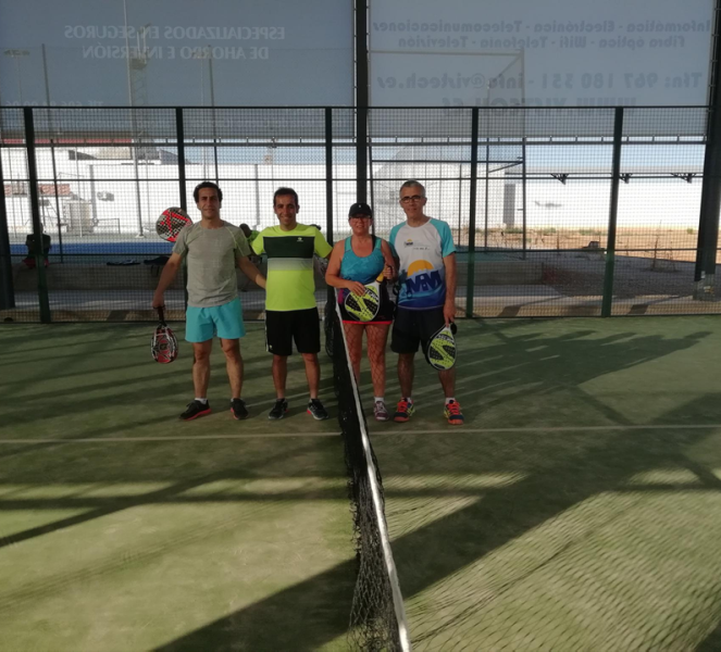 María Tirado y M. José Santiago y Guillermo Madrid y David Cabrera vencieron en la VI Torneo de Pádel “Los Molinos”