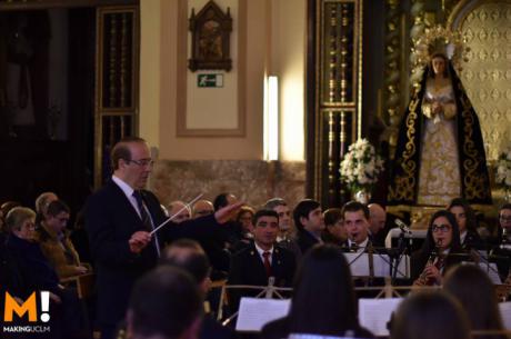 Los hermanos de la Soledad de San Agustín viven una emotiva tarde de homenaje con La Juvenil Filarmónica de Villamayor