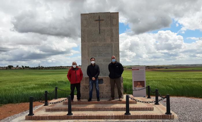 La Diputación colabora con el Ayuntamiento de Castillo de Garcimuñoz para restaurar la cruz de Jorge Manrique