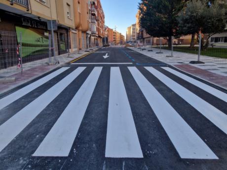 Este jueves queda reabierta al tráfico la calle Colón, recuperándose la parada de autobús en el tramo afectado junto a la glorieta de El Sargal