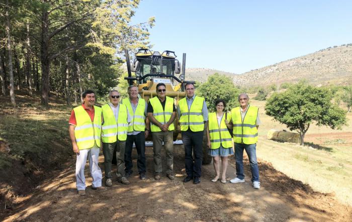 El convenio de arreglo de caminos rurales entre la Diputación y la Junta inicia su andadura en la provincia