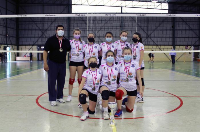 El Club Voleibol Iniesta gana el campeonato regional en categoría infantil