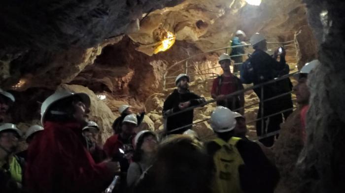 Cerca de 50 senderistas inician el Campus de Senderismo recorriendo el Sendero de la Mora Encantada