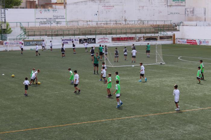 Más de 100 niños y participan en el I Campus FFCM-Diputación de Cuenca en Quintanar del Rey