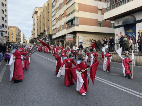 El desfile de Carnaval en la tarde de este sábado provocará afecciones al tráfico y al servicio de autobús urbano