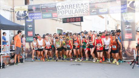 Los atletas Saúl Ordoño y María Julián Peñarrubia ganan en Castillo de Garcimuñoz en la 13ª prueba del Circuito de la Diputación