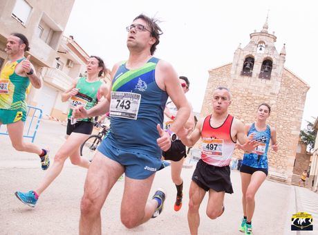 Saúl Ordoño y Belén Chocano ganan en El Herrumblar la quinta prueba del XVI Circuito de Carreras Populares