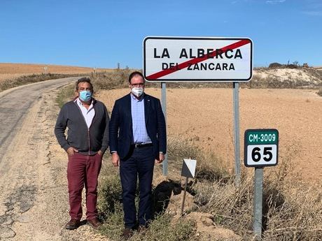 Prieto insiste en el “tercermundista” estado de la carretera Villaescusa-Alberca y pide a la Junta que la incluya en los presupuestos