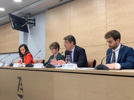 Catalá muestra el apoyo del PP a los profesionales en el debate organizado por la Unión Profesional