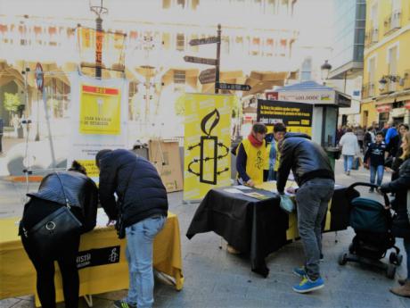 Amnistía Internacional sale a las calles de Castilla-La Mancha por el derecho a la vivienda.