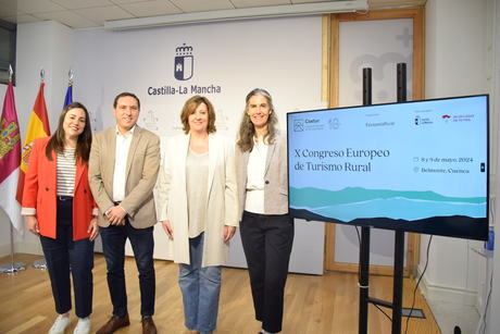 La Consejera de Economía, Empresa y Empleo de la Junta de Comunidades de Castilla-La Mancha y EscapadaRural han presentado COETUR 2024