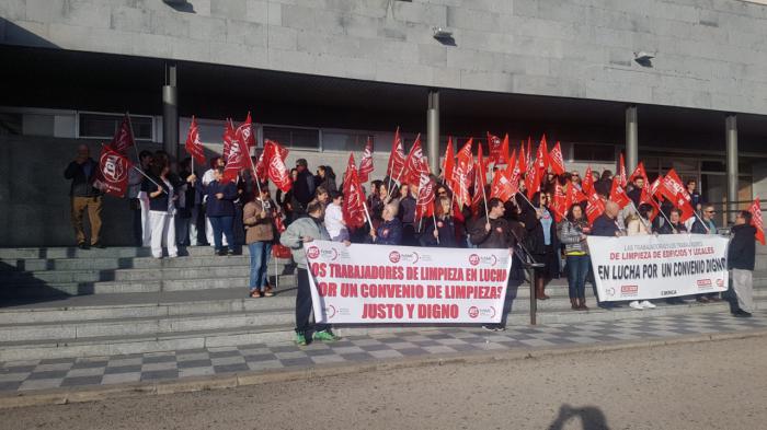 Primera concentración en Cuenca de los trabajadores de limpieza por el bloqueo del convenio