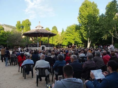 La Banda Municipal de Música interpreta marchas militares en un concierto por el Día de las Fuerzas Armadas