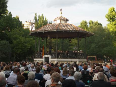 La Banda Municipal de Música ofrece un concierto en el Parque San Julián por el Día de las Fuerzas Armadas