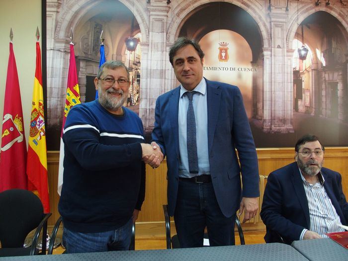 El Ayuntamiento y ADOCU firman un convenio de colaboración por un importe de 19.000 euros