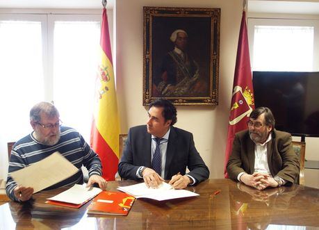 Ayuntamiento y ADOCU firman un convenio de colaboración por un importe de 19.000 euros