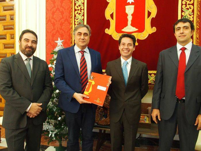 Ayuntamiento y CONVECU firman un convenio de colaboración para apoyar al sector de la automoción