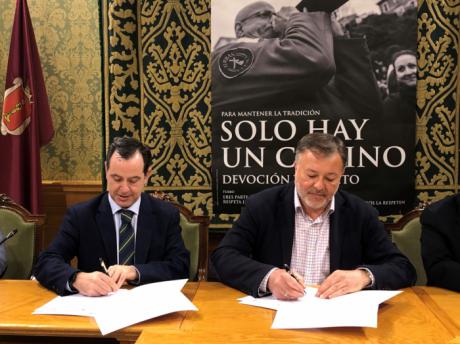 Ayuntamiento y Junta de Cofradías suscriben su convenio de colaboración para el desarrollo de la Semana Santa