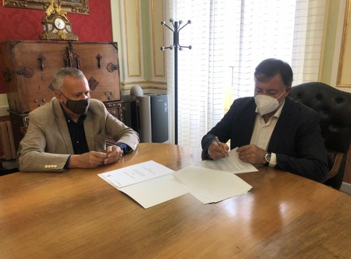 El Ayuntamiento renueva su convenio de colaboración con Renfe Viajeros