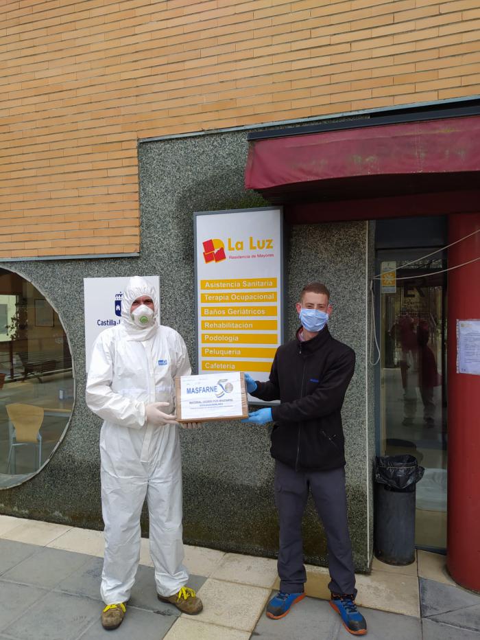 MASFARNÉ reparte entre todas sus delegaciones 1000 máscaras de protección contra el coronavirus.