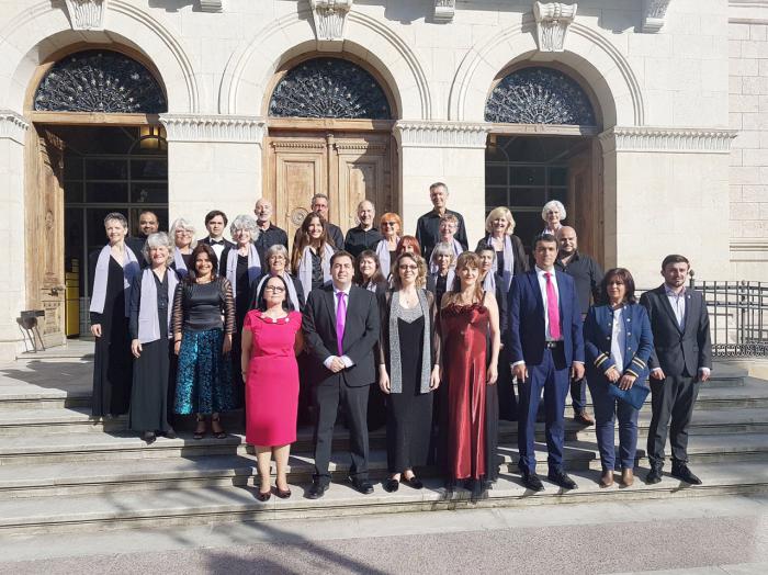 Doménech acompaña a la comunidad rumana de Cuenca en la celebración del Día de C-LM con un concierto de música clásica