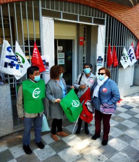 La Atención Primaria se concentra para denunciar la “situación desbordante” y la improvisación de la Administración