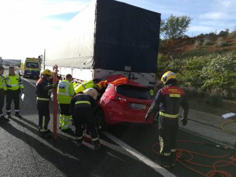 Rescatados una embarazada y un camionero en dos accidentes en la A-3