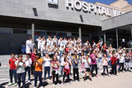 Un grupo de 70 niños del Colegio “Hermanos Valdés”, protagonistas en el “Virgen de la Luz” de la celebración del Día del Niño Hospitalizado