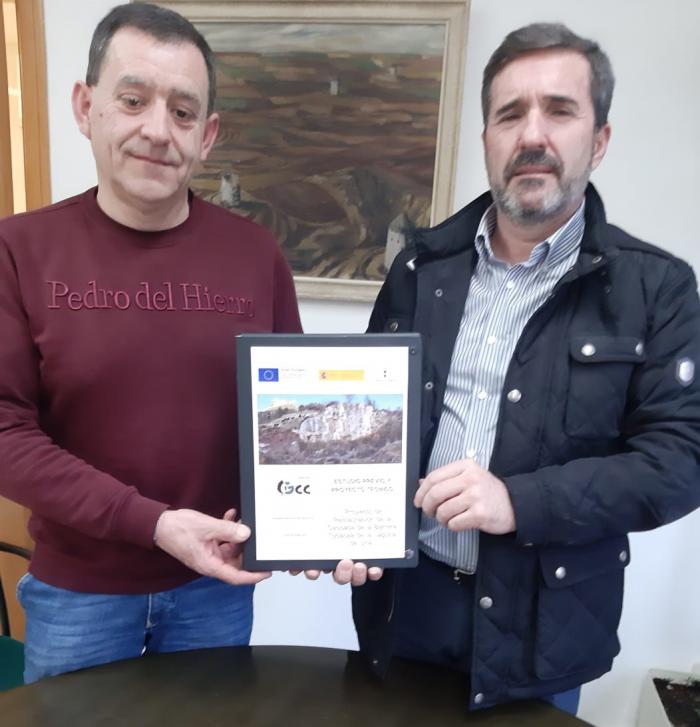 La Junta colaborará con el Ayuntamiento de Uña en la restauración de la cascada de la barrera tobácea de la Laguna del municipio