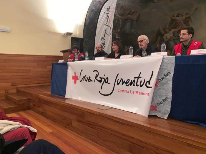 El Gobierno regional pone como ejemplo a seguir entre los jóvenes la labor que desarrolla Cruz Roja de la Juventud