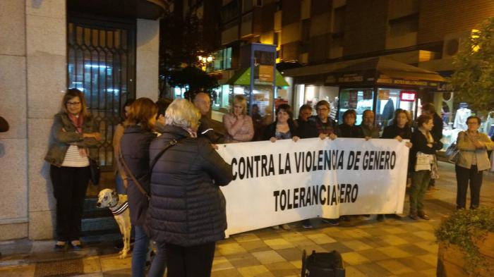 La concentración Contra la Violencia Machista recuerda a Marina Okarinska
 