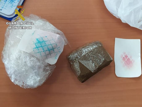 La Guardia Civil detiene a dos personas en la A-4 por un delito de tráfico de drogas