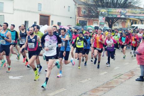 José Antonio Hernández Navajas y Rosario Gómez Núñez reinan bajo la lluvia en la 10k la Pita de El Herrumblar