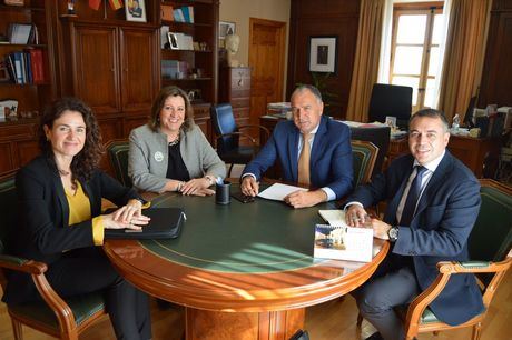 La consejera de Economía, Empresas y Empleo mantiene sendas reuniones de trabajo con el alcalde de Tarancón y con la empresa Incarlopsa