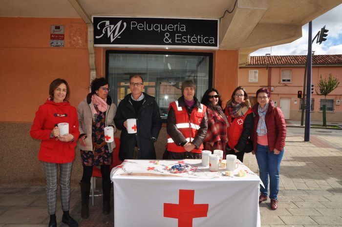 La Confederación de Empresarios colabora un año más con la cuestación del Día de la Banderita de Cruz Roja
