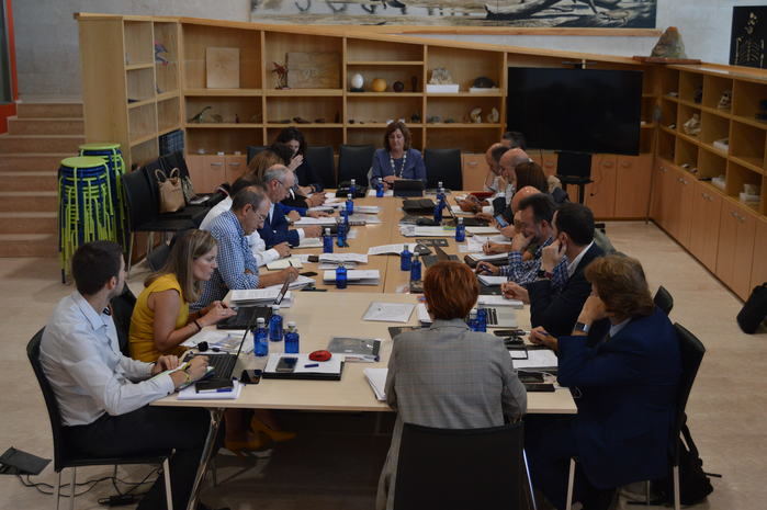 La consejera de Economía, Empresas y Empleo preside el primer Consejo de Dirección de su departamento en la presente legislatura