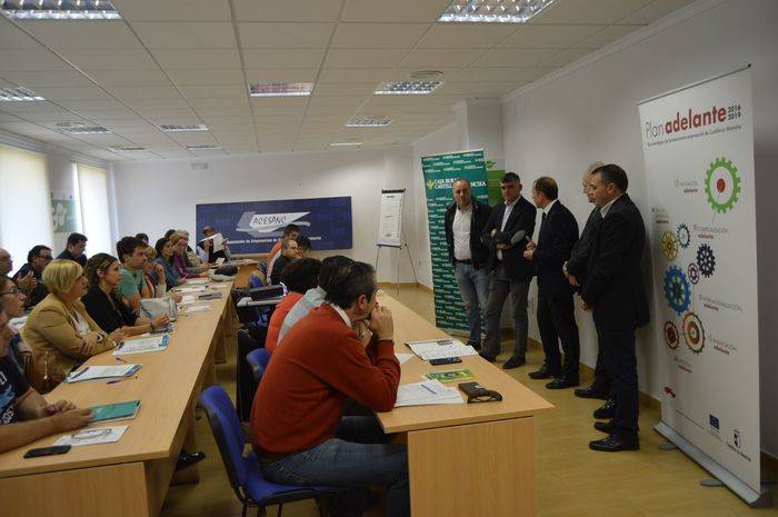 Una treintena de empresarios de San Clemente se interesan por la nueva orden de ayudas a la inversión impulsada por el Gobierno regional