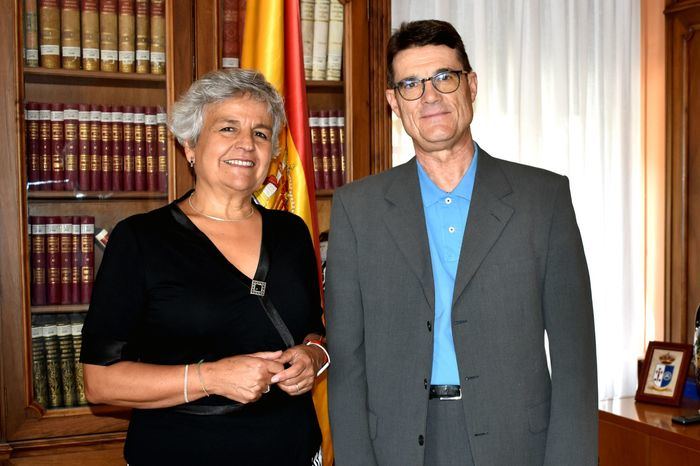 La subdelegada del Gobierno recibe al nuevo director del Centro Penitenciario de Cuenca