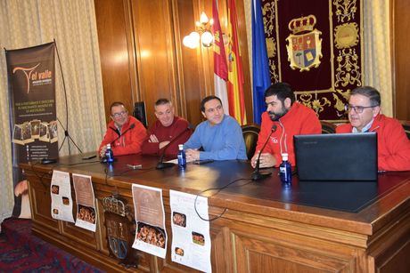 La Diputación quiere abrir líneas de colaboración para impulsar el cultivo de setas en la provincia a través del CIES
