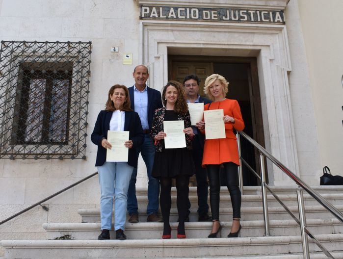 Los parlamentarios socialistas recogen sus credenciales para el Congreso de los Diputados y el Senado