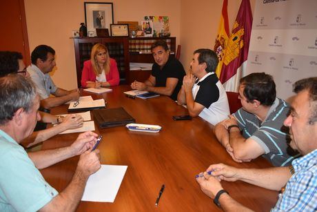 La delegada de la Junta se reúne con el Sindicato Independiente Agropecuario de Cuenca